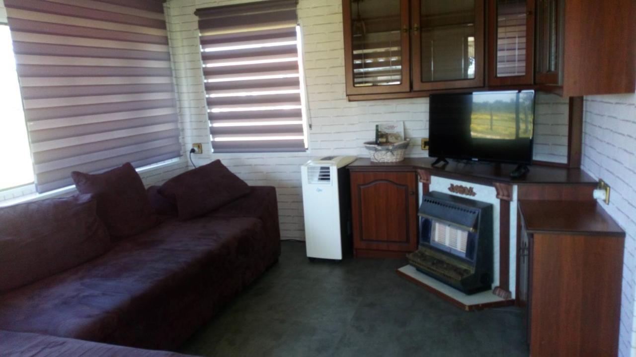 Mobil Home Vintage A La Ferme Des Buttons Rosnay  Exteriér fotografie